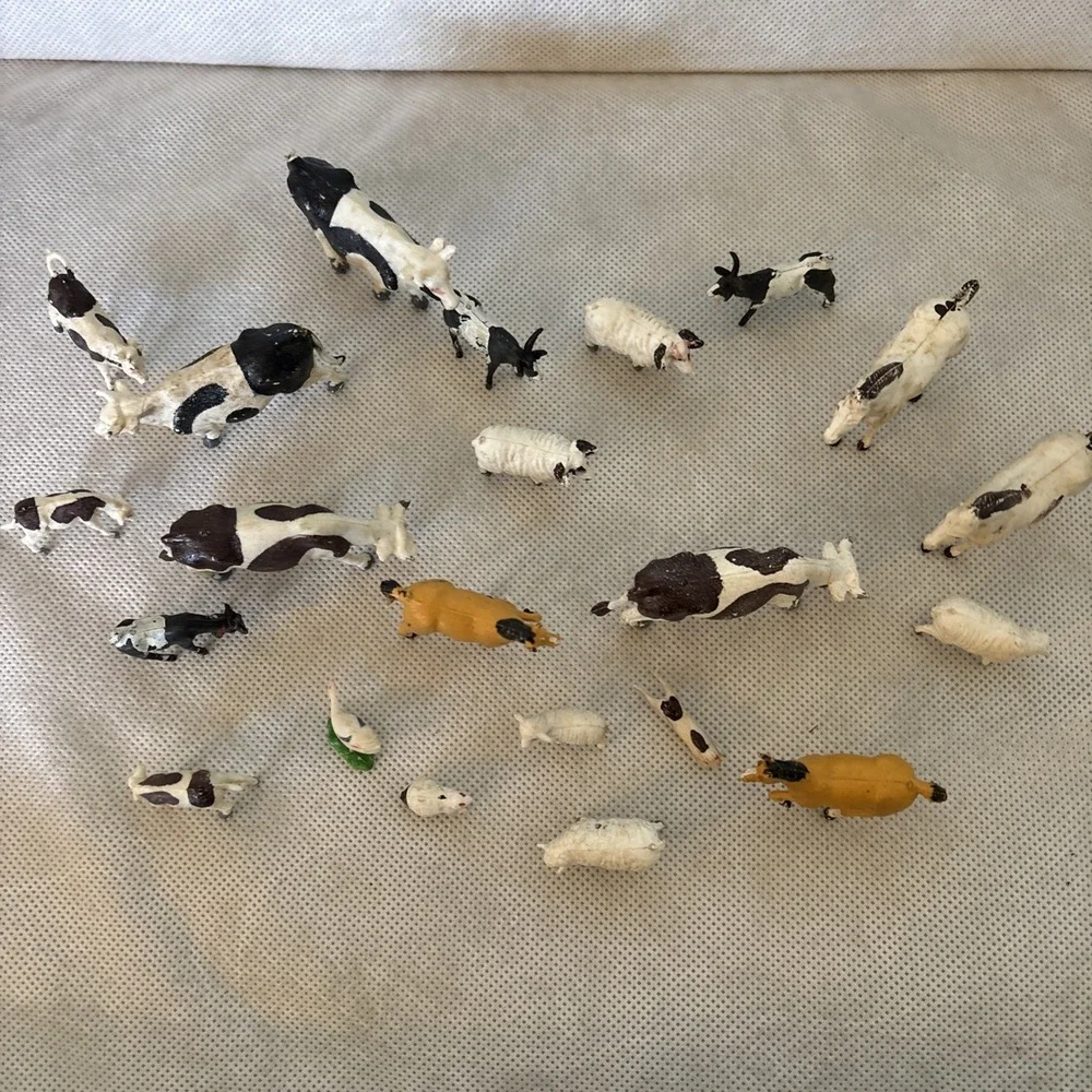 Vintage Lot of 22 Plastic/Rubber Miniature Animals‎ Made in Hong Kong Mixed
